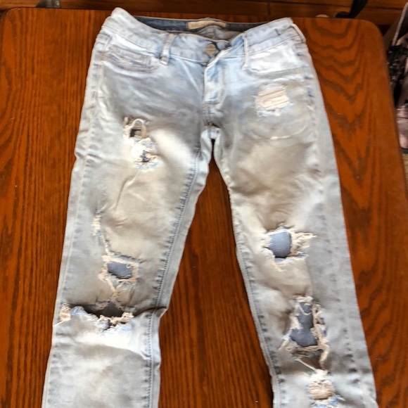 On Trend Distressed Light Wash Skinnies - Picture 2 of 2